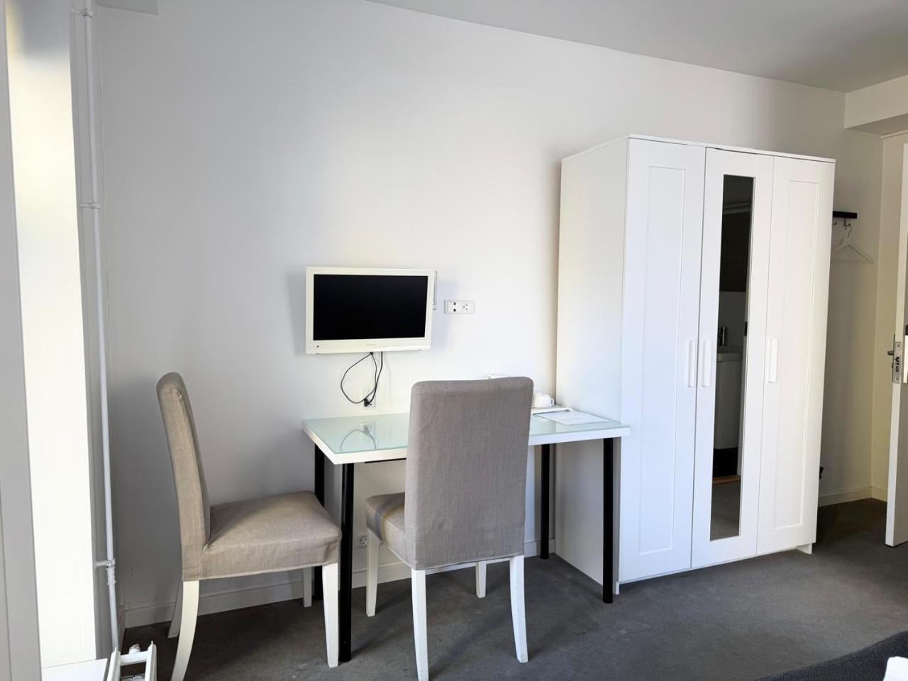 M18 Hotel